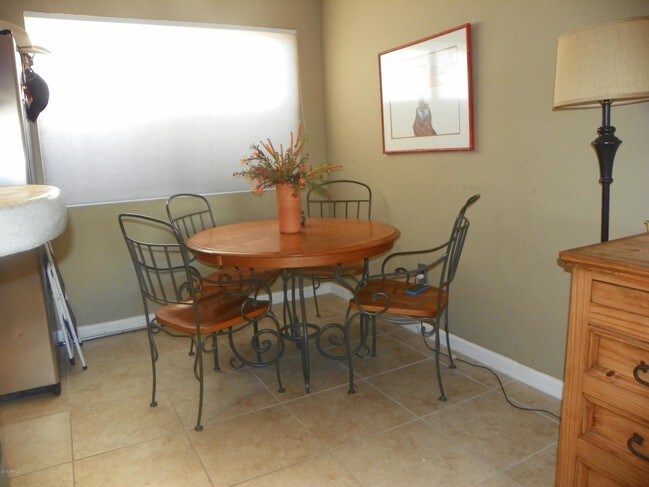 Building Photo - 6815 E 2nd St