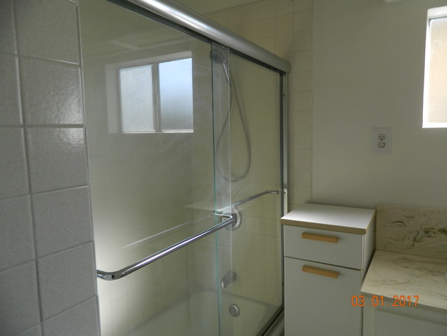 Glass doors in Bathroom - 25100 Cypress St