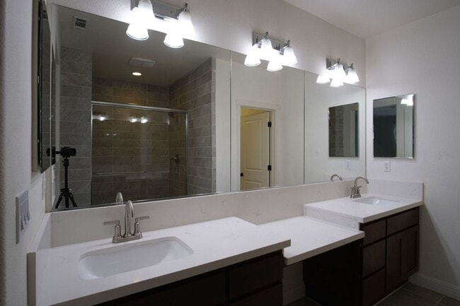 Building Photo - NOW AVAILABLE- NEW PRICE! Spacious 3-Bed, ...
