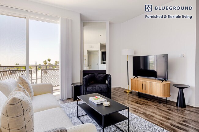 Building Photo - 1443 N Fuller Ave