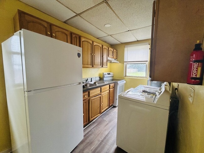 Building Photo - 242 W 28th St