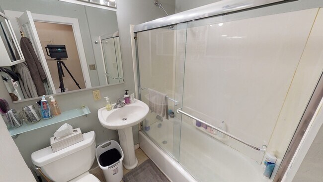 Building Photo - 12 Isabella St