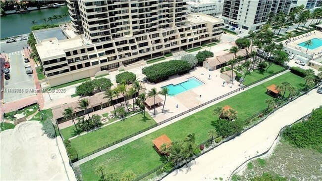 Building Photo - 2555 Collins Ave