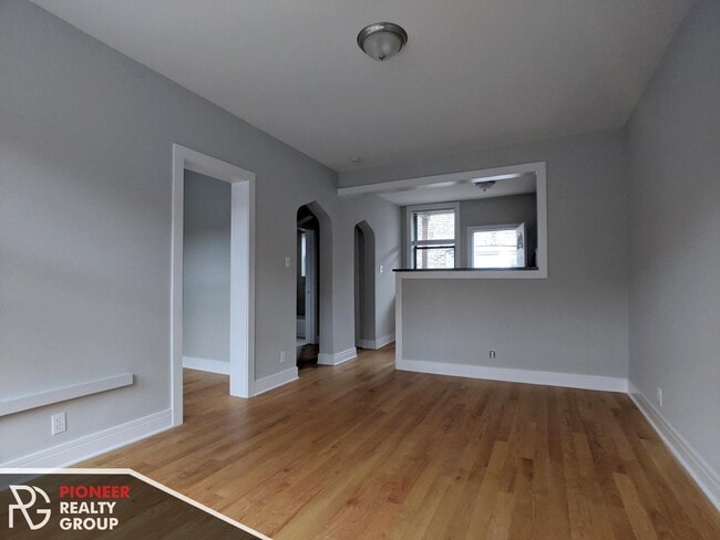 Building Photo - 4419 N Wolcott Ave