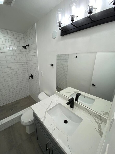 Building Photo - 3827 Girard Ave