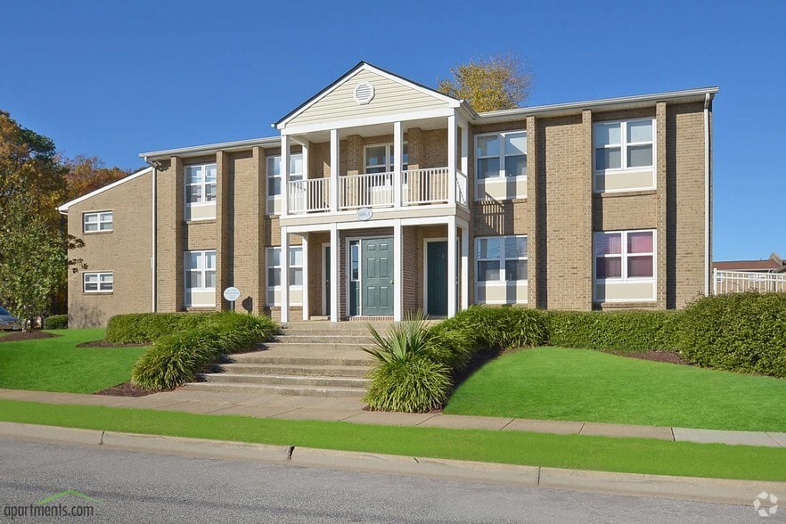 Building - Admiral's Way Apartments
