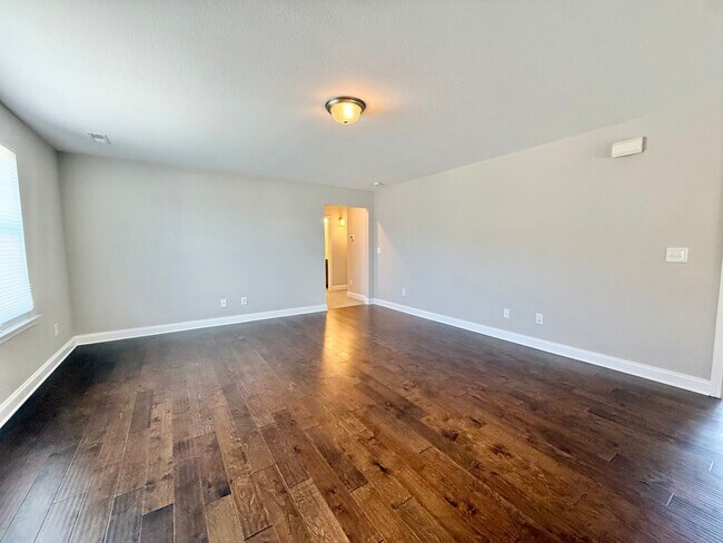 Building Photo - 516 Vivian Lee Ln