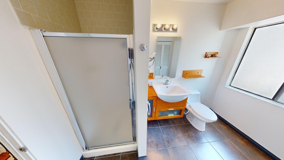 Building Photo - 1218 S Westlake Blvd