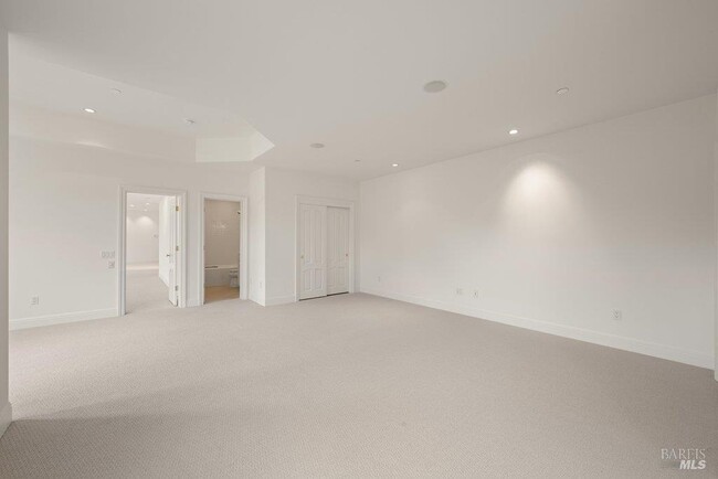 Building Photo - 10 Warrens Way