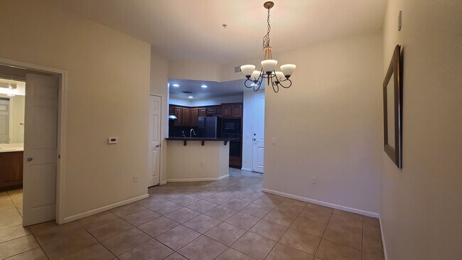 Building Photo - 2 Bedroom condo located in Park Avenue