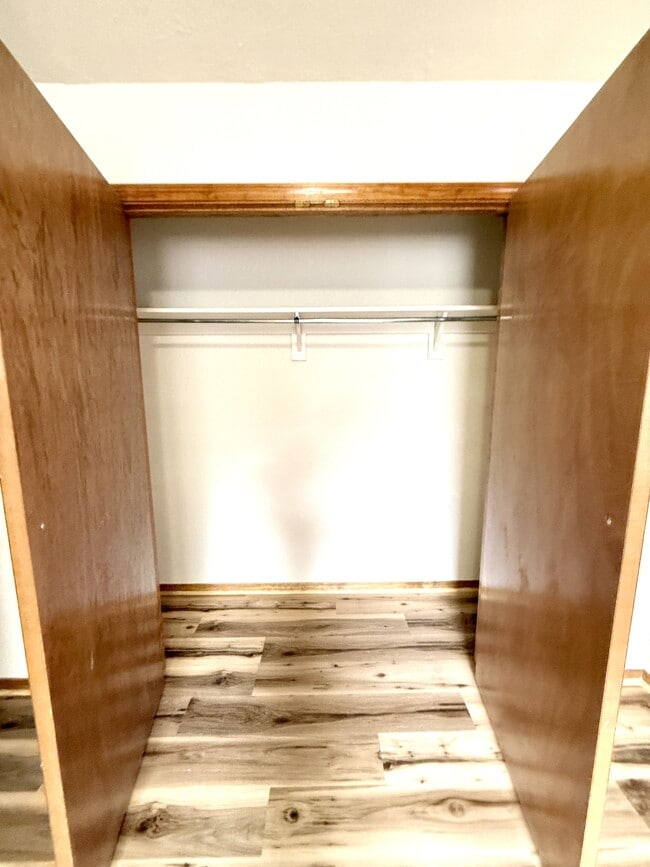 Building Photo - 818 Roff St