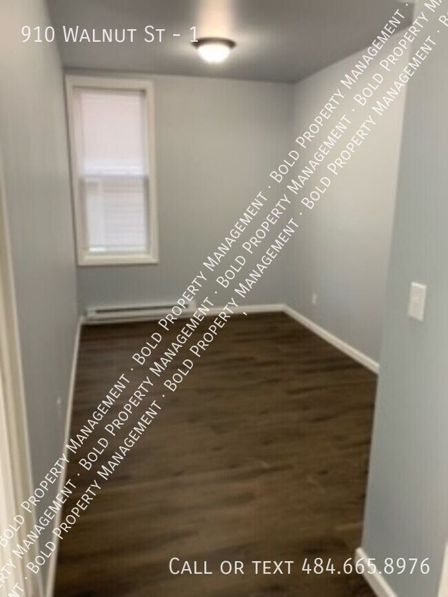 Building Photo - 910 Walnut St