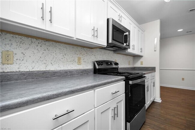 Building Photo - 414 Delaware Ave