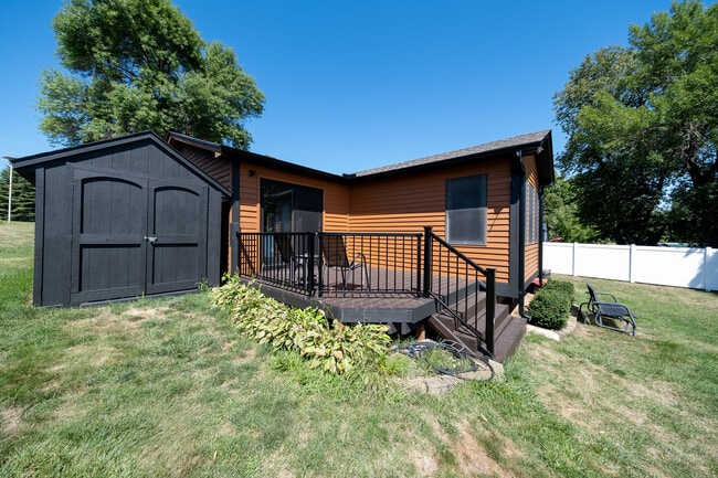 Building Photo - 24075 W Cedar Lake Dr