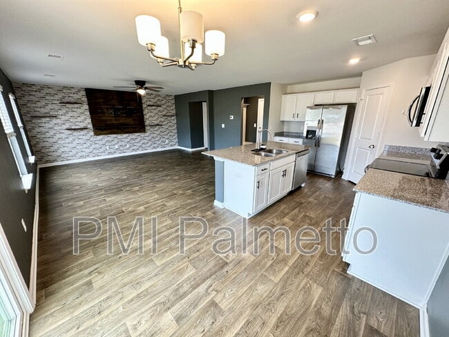 Building Photo - 335 Chetsley Dr