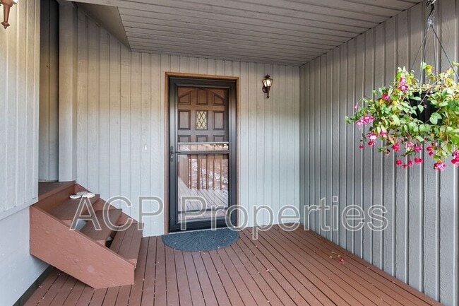 Building Photo - 904 36th St