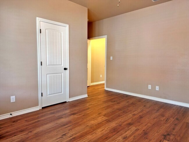 Building Photo - 7305 Bellini St