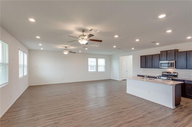 Building Photo - 224 Montauk Loop