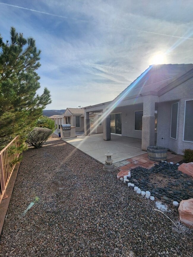 Building Photo - Single-Story 2-Bed | 55+ Community | Henderson