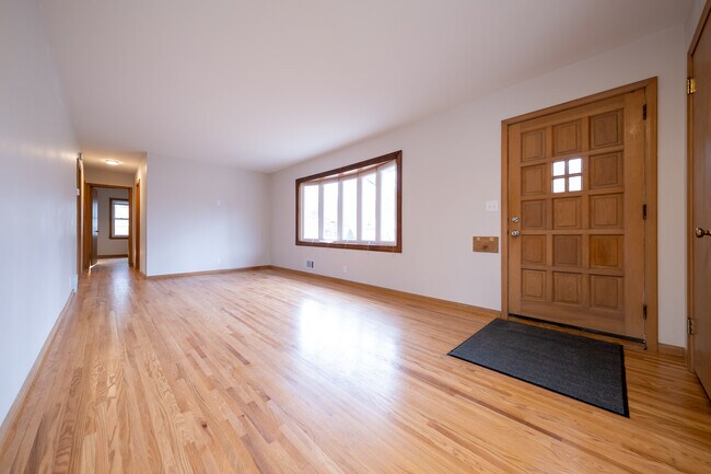 Building Photo - 10932 Russell Ave S