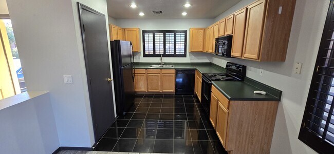 Building Photo - 3448 S Chaparral Rd