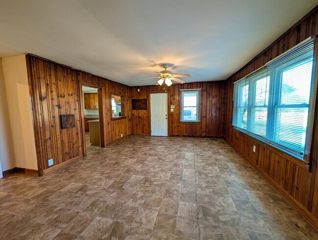 Building Photo - For Rent: Charming Country Home in Middlesex – $1,550/month