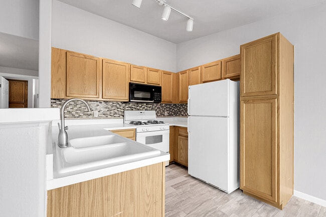 Building Photo - 8475 Pebble Creek Way