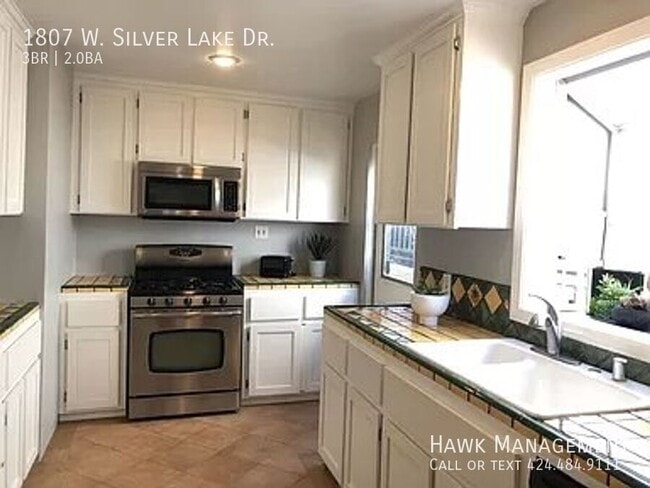 Building Photo - 1807 W Silver Lake Dr