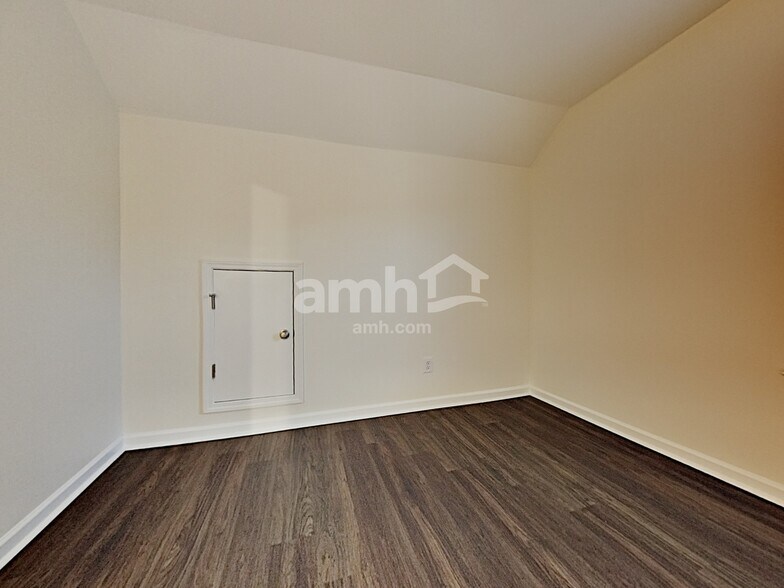 Building Photo - 428 Camp dr