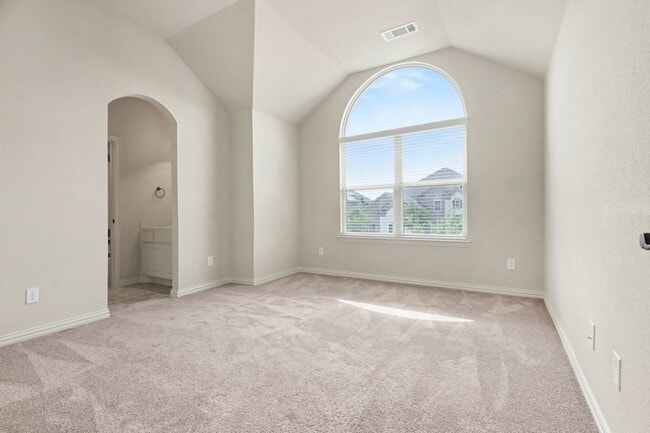 Building Photo - 708 Yarrow St