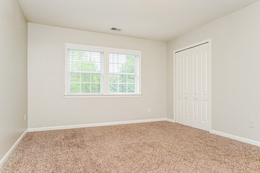 Building Photo - 2420 McIntosh Dr