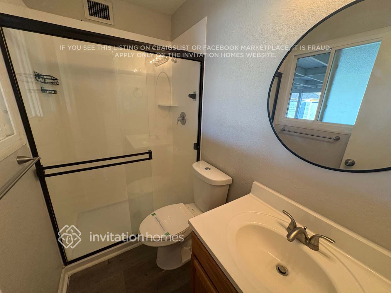 Building Photo - 2210 W Greenbriar Dr