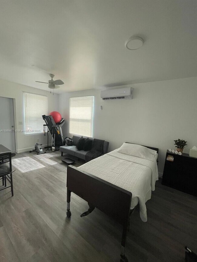 Building Photo - 2111 Adams St