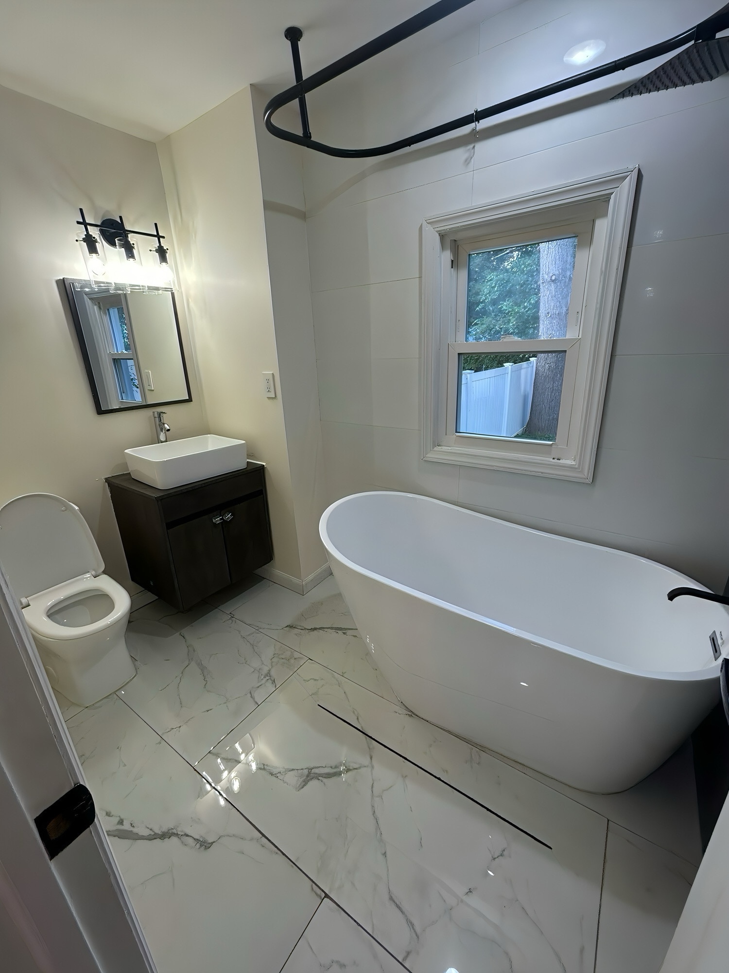 Building Photo - 659 Nassau St