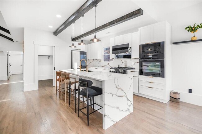 Building Photo - 507 Karen Ln