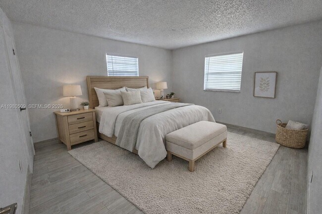 Building Photo - 4621 SW 33rd Ave