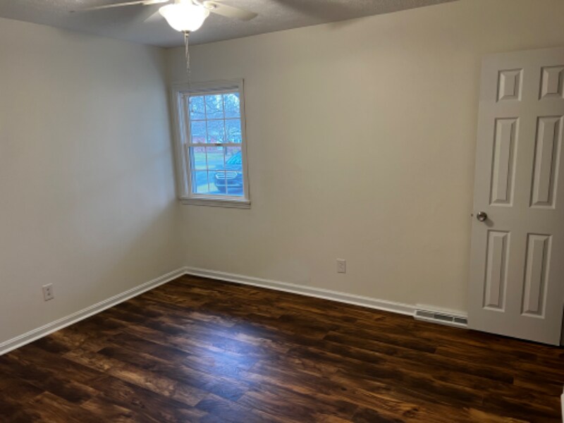 Building Photo - 911 Maplewood St