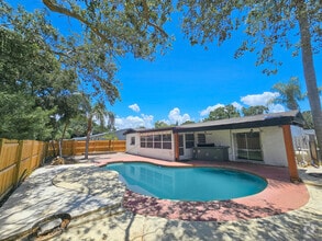 Building Photo - 608 Tangerine Ave