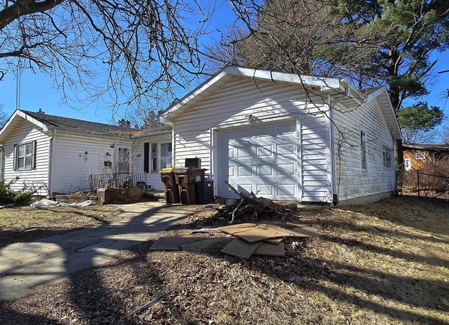 Building Photo - Charming 3 Bedroom Ranch Home in Freeport Coming Soon!