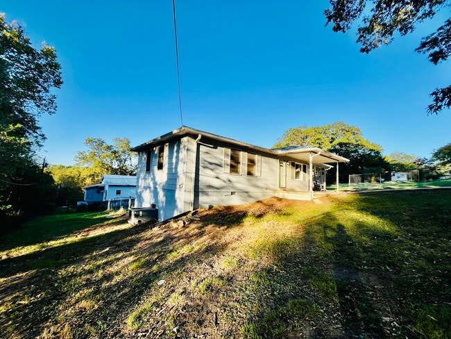 Building Photo - 1033 W 33rd St