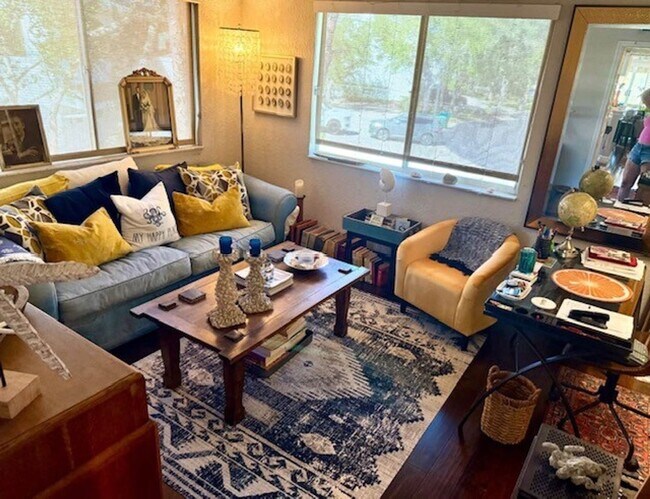 Building Photo - Luxury living with an Intracoastal view and direct access to dock, marina and lift