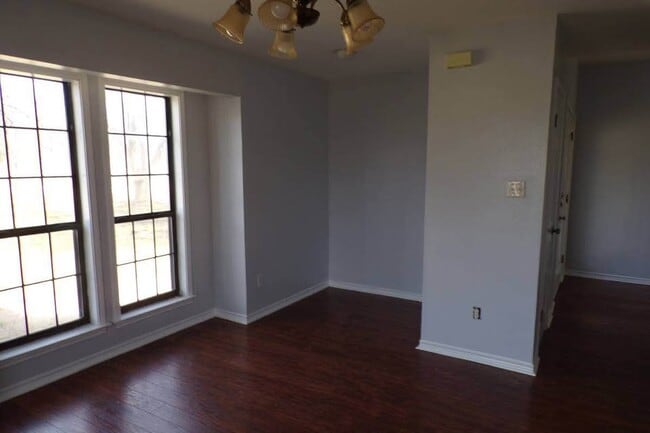 Building Photo - 1601 Co Rd 491