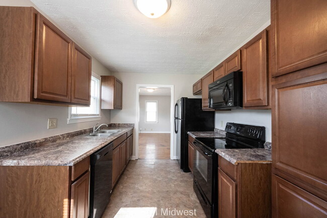 Building Photo - "Charming 2-Bedroom Retreat in Indianapoli...