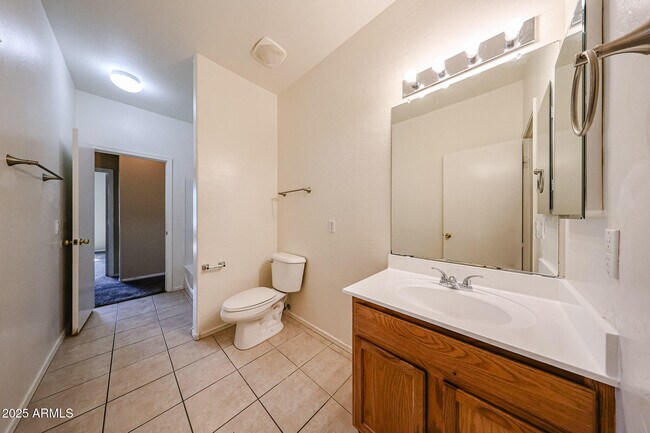 Building Photo - 44115 Askew Dr