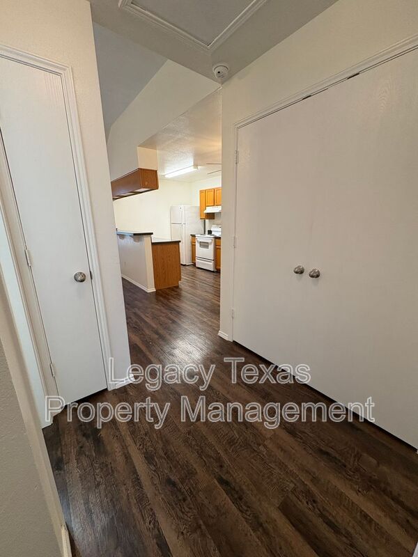Building Photo - 641 Woodard Ave