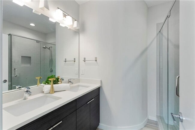 Building Photo - 415 Gartrell St SE