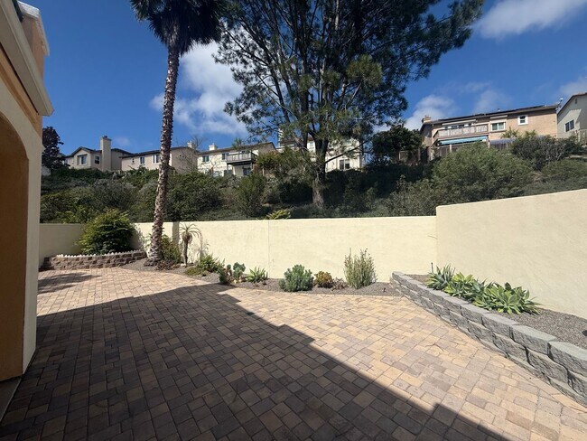 Building Photo - Spacious 3BR/2.5BA Home with Gated Communi...