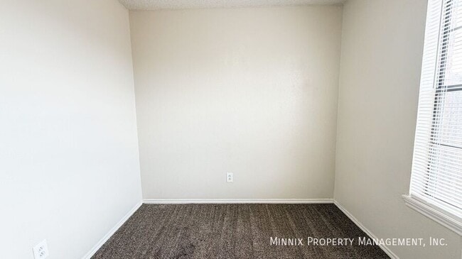 Building Photo - 9608 Elmwood Ave