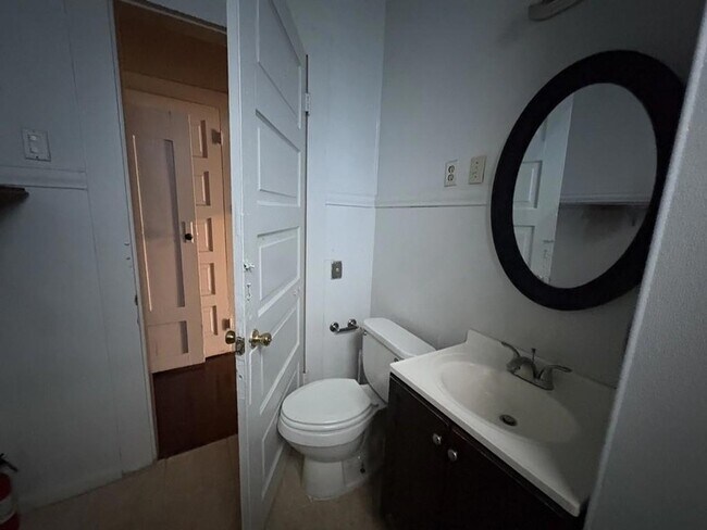 Building Photo - 823 Olga St