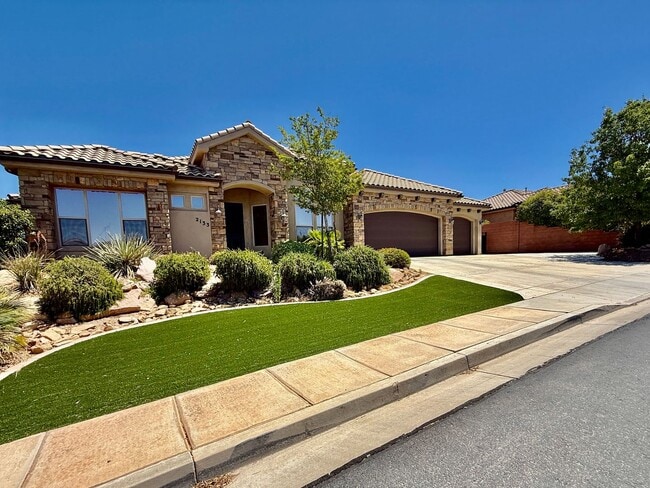 Building Photo - Beautiful Five-Bedroom Home in Tonaquint V...